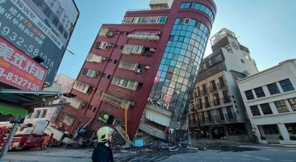 the building collapsed and fell